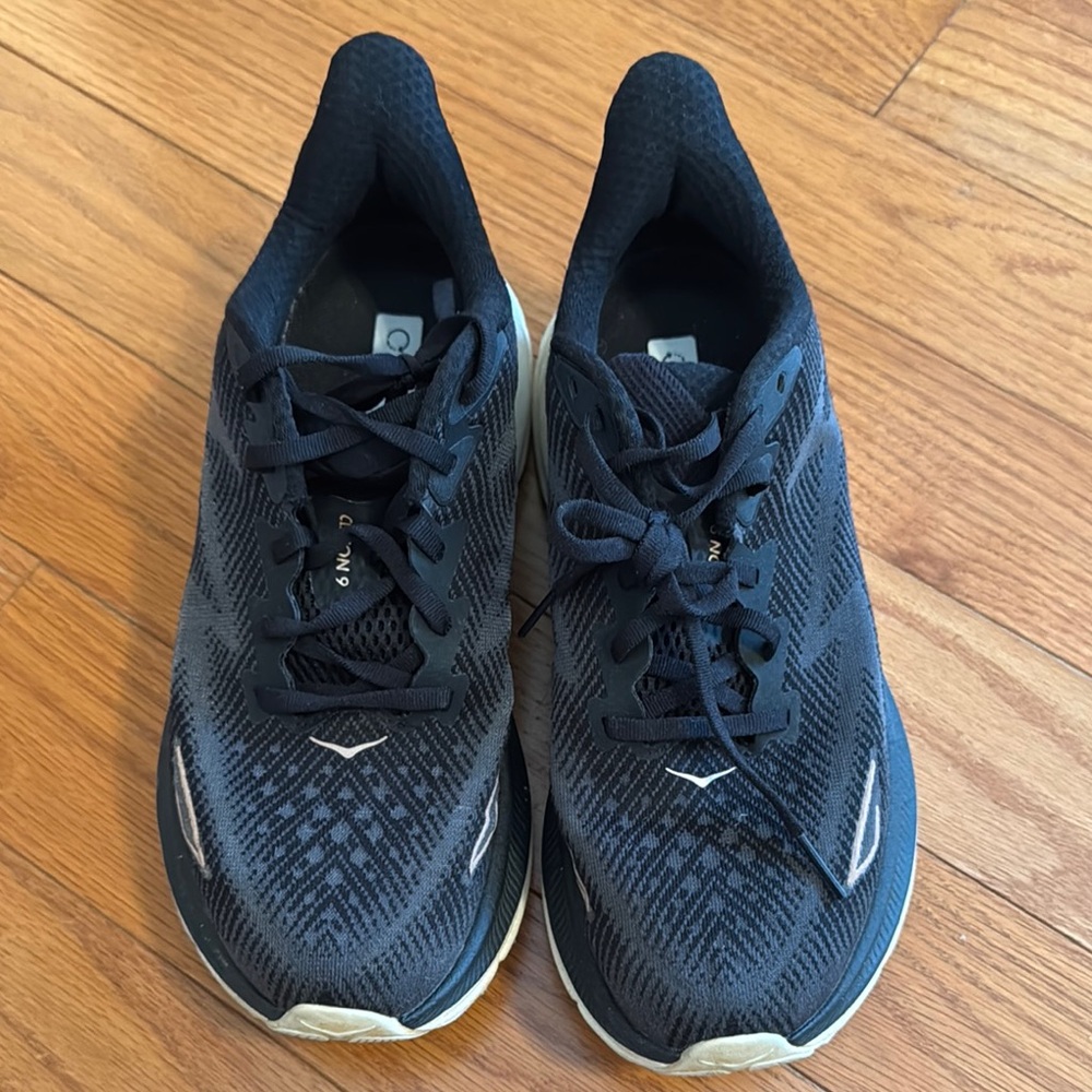 Hoka Black Clifton 9